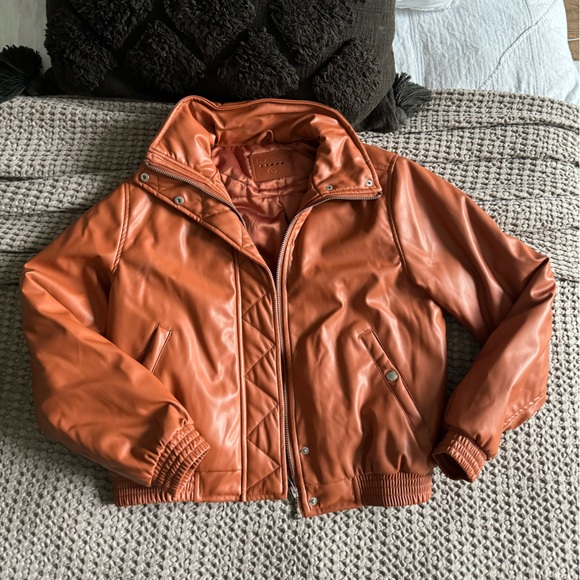 Like New BLANK NYC leather bomber jacket - Picture 5 of 7